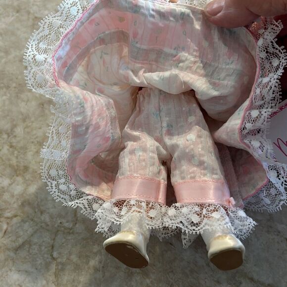 Madame Alexander Wendy Doll w/tags - Picture 5 of 6